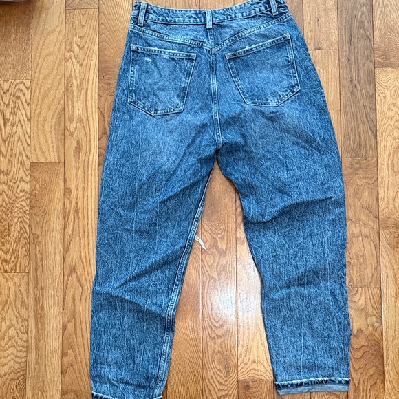 Zara Women’s Distressed Blue Jeans - Classic Washed Denim - Picture 2 of 3